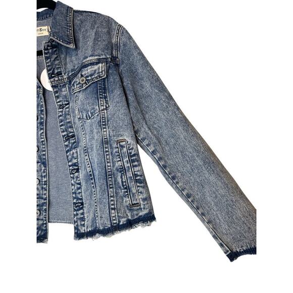 Umgee Women's Frayed Hem Embroidered Floral Denim Jean Jacket Size L Blue NWT - Picture 4 of 10
